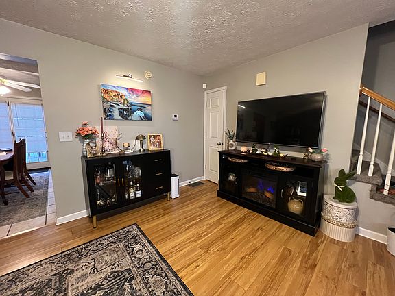 4th image of 1120 W Pea Ridge Rd