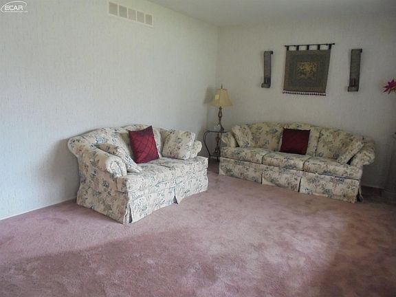 3rd image of 2278 Popplewood Ct