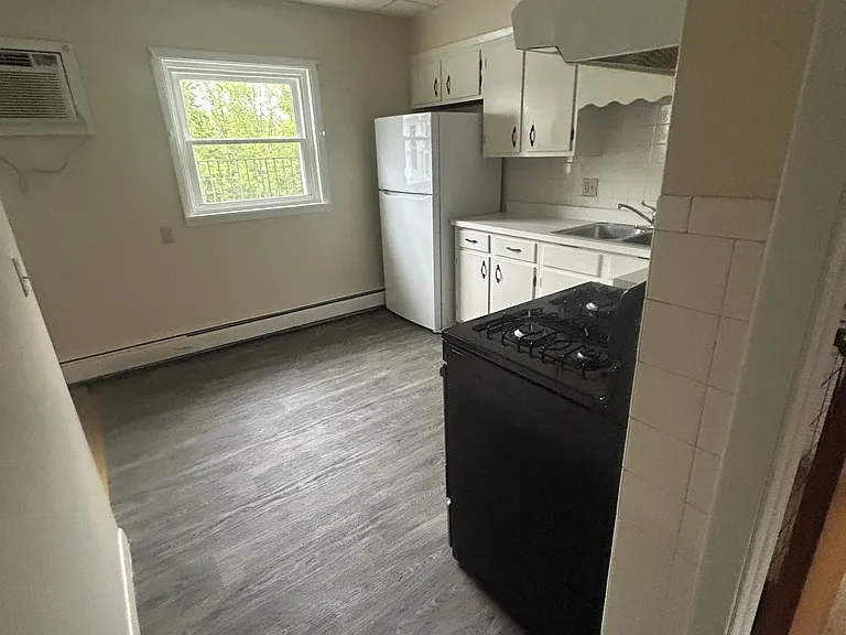 12 Clinton St — Photo 10