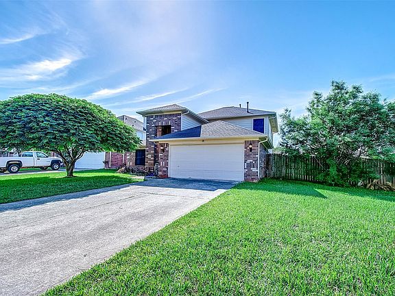 3rd image of 102 Seguin Ct