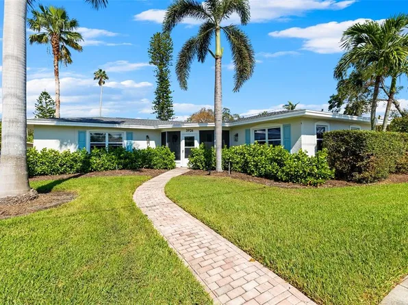 3926 Overlook Dr NE, Saint Petersburg, FL 33703