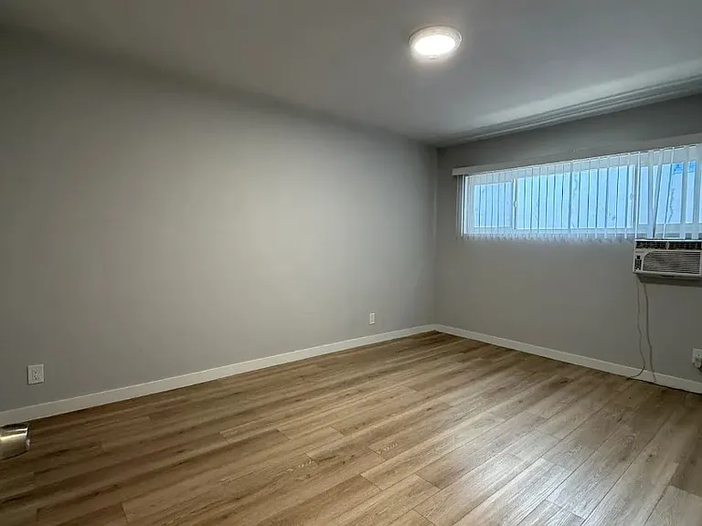 4415 Ventura Canyon Ave #202 — Photo 7