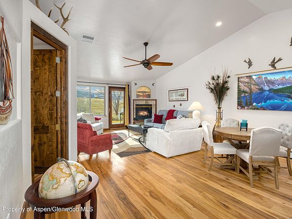 3rd image of 25 W Ridge Ct