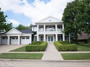 8 Brookridge Ct, Bloomington, IL 61704