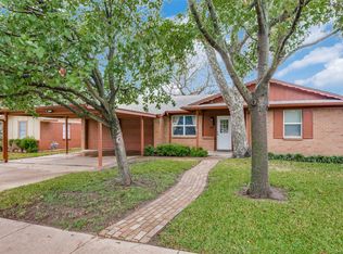 1422 Phillips St, Cleburne, TX 76033