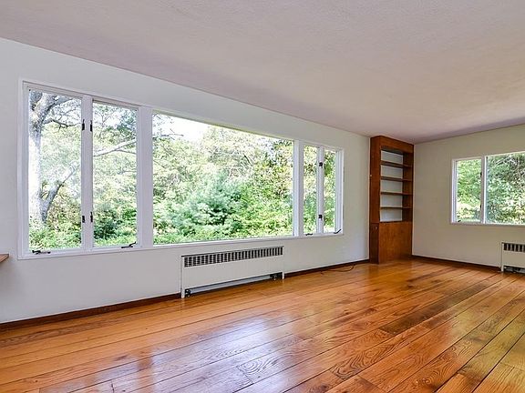 3rd image of 123 Centre St