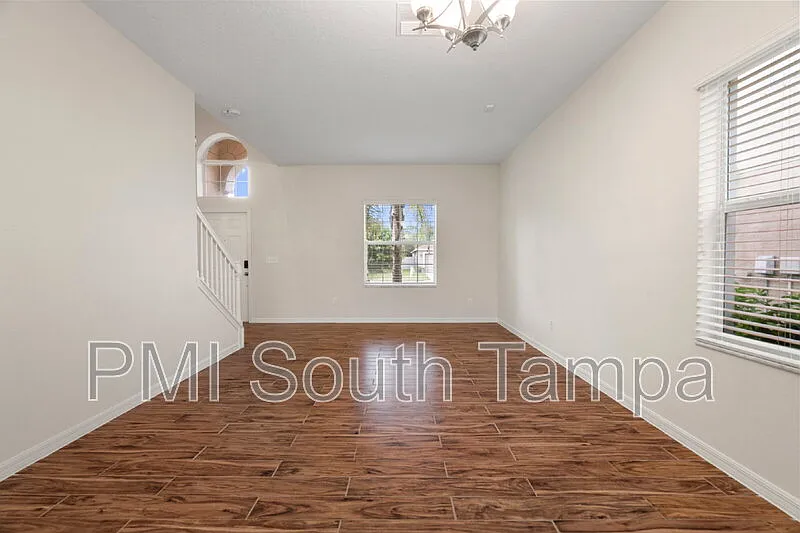 6 bed, 3.0 bath, 3009 sqft, $3,395 — Photo 3