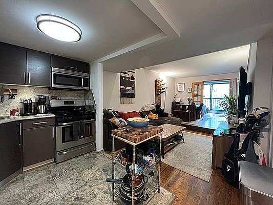 2nd image of 10 Jones St APT 4D