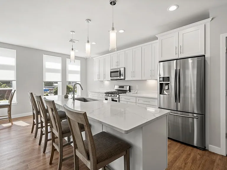 642 Main St #301 — Photo 9