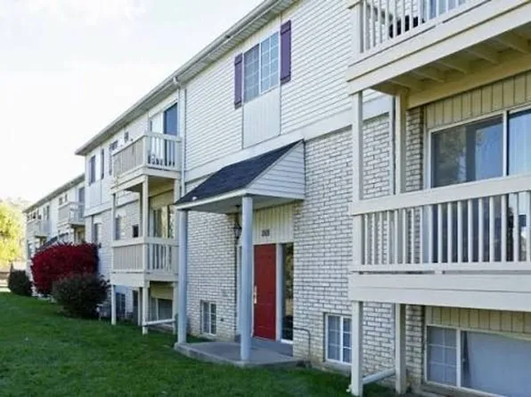 Sterling Pointe Apartments, 1166 N Macomb St #8ca8c097f, Monroe, MI 48162