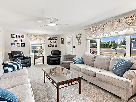 4th image of 7 Jeffrey Dr
