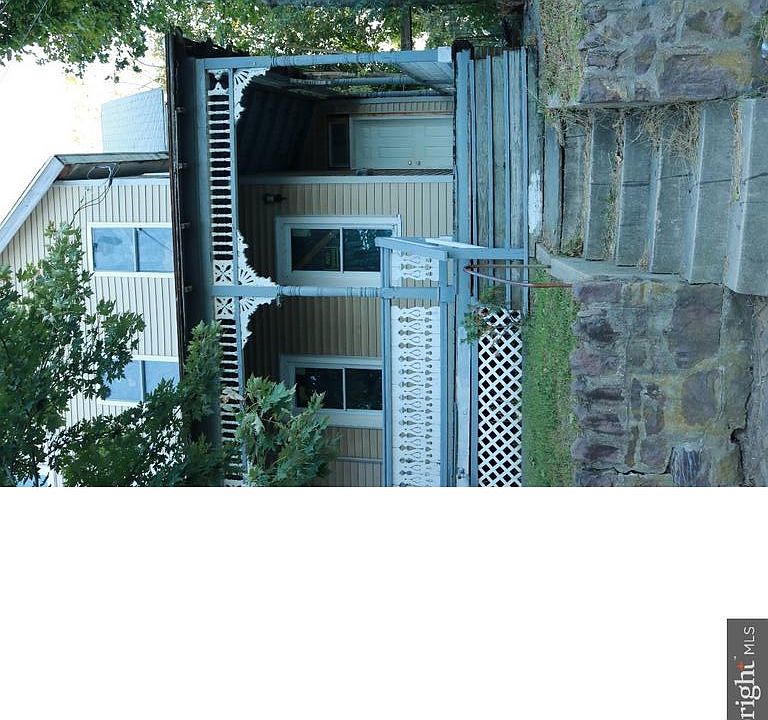 2nd image of 144 S Giles St
