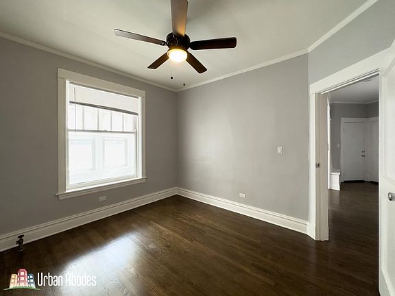3rd image of 1214 W Rosemont Ave #1M