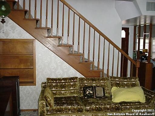 5th image of 109 Meadow Ln