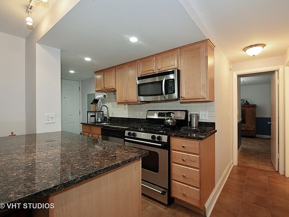 5th image of 2743 N Hampden Ct #1G