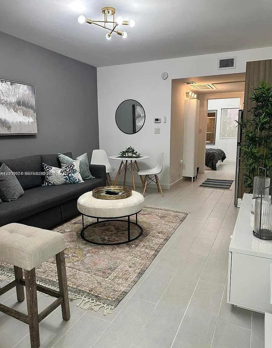 740 Meridian Condo — Photo 1