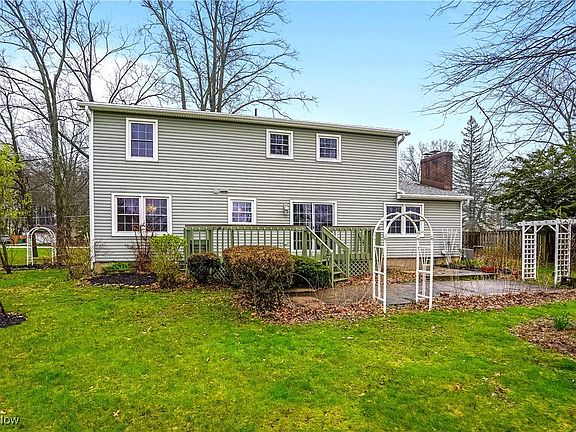 3rd image of 233 Nutwood Dr