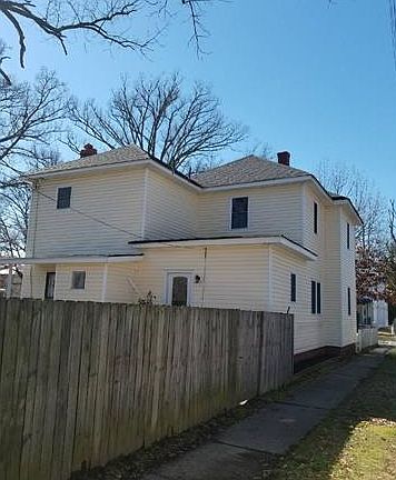 3rd image of 3027 Hanes Ave