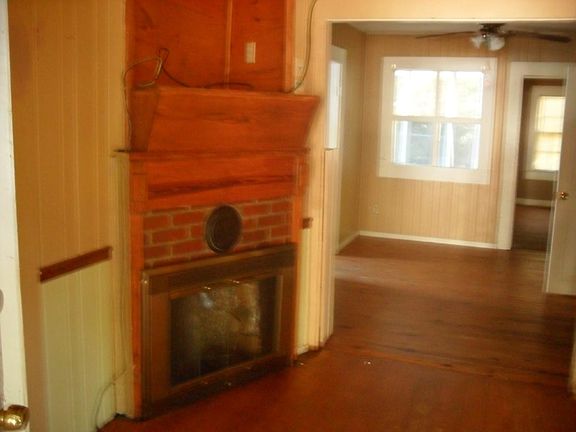 2nd image of 209 W Ann St