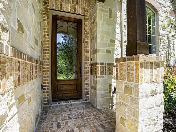 3rd image of 6023 Majestic Pines Dr