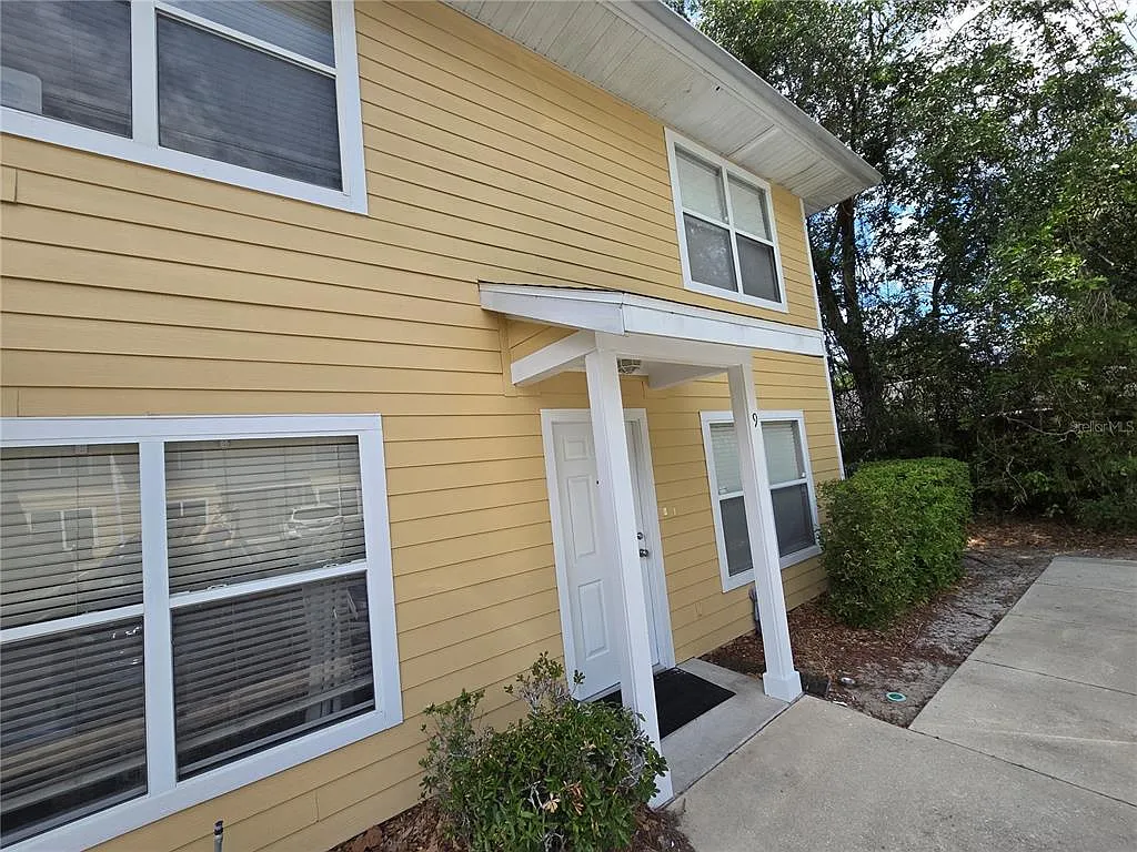 Building Photo - 2636 SW 35th Pl #9