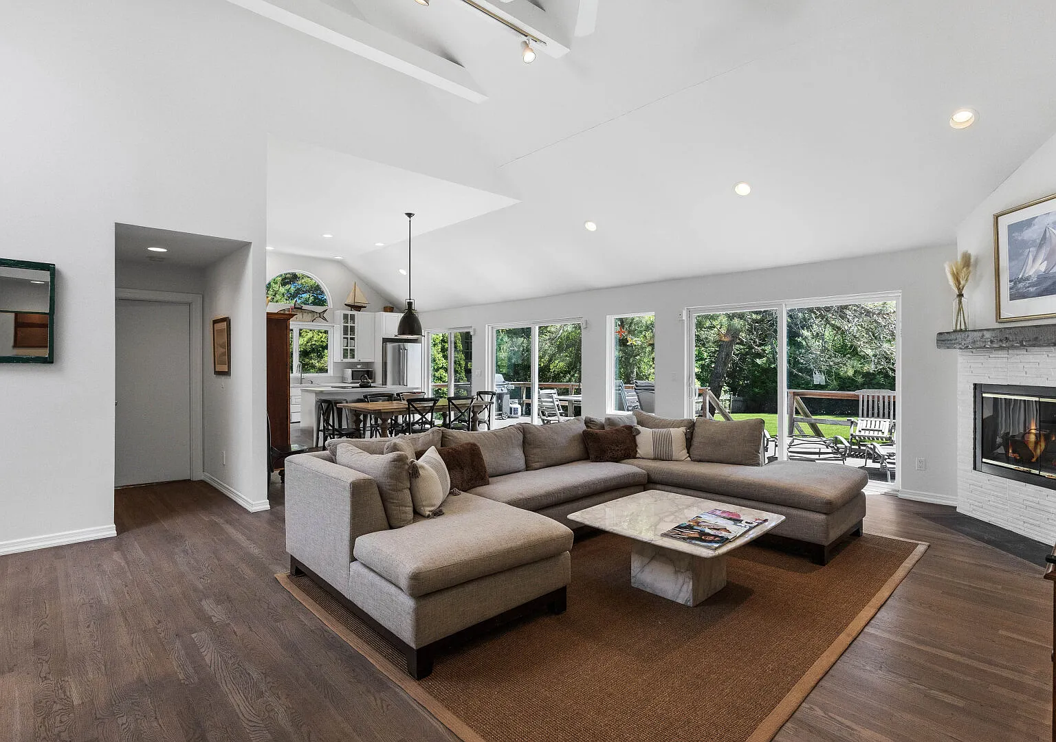 Spacious Southampton Home in Shinnecock Hills, Heated Pool — Photo 4