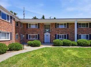 31831 Grand River Ave Unit 85, Farmington, MI 48336