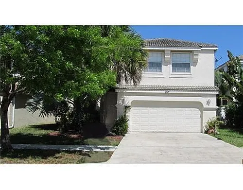 1104 Oakwater Dr Photo 1