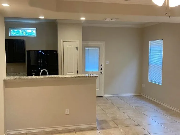 7030 Lakeview Dr — Photo 2