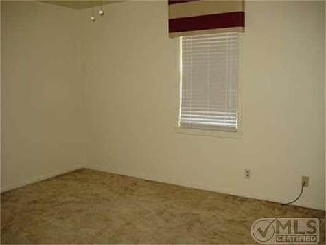 4th image of 801 S Avenue M