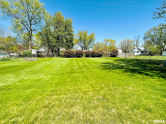 4th image of 113 Illinois Ave