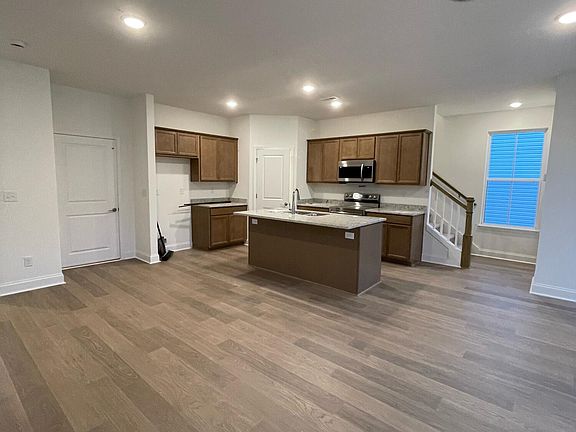 4th image of 9153 Rolling Stone Way