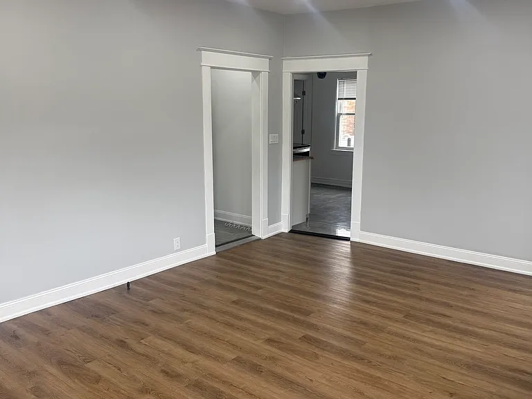 426 Abbott Rd — Photo 4