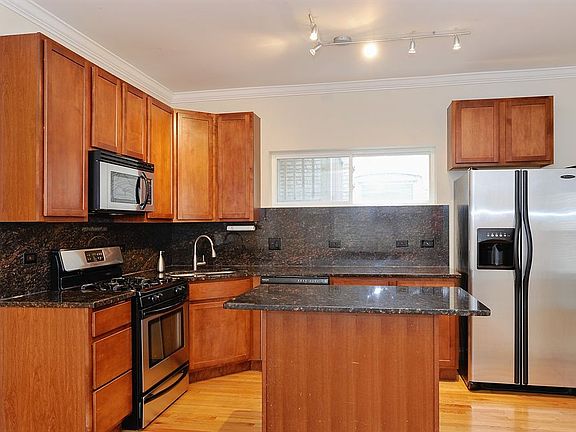 3rd image of 5923 N Winthrop Ave APT 1S