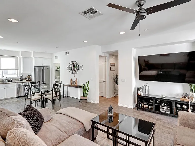 6356 Pegasus Ct — Photo 5