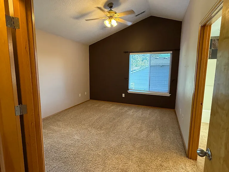 21421 SE Oak St — Photo 14