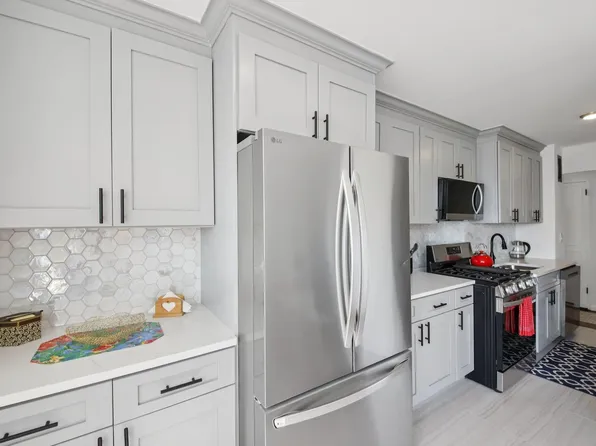 10 Huron Avenue image 14 of 37