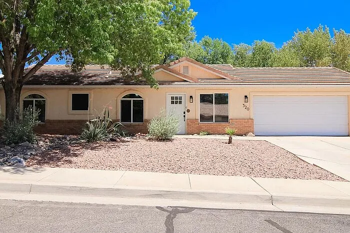 3 bed, 2.0 bath, 1150 sqft, $2,000 — Photo 1