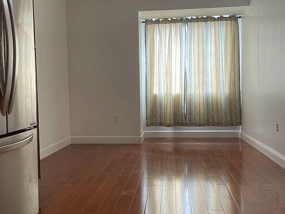 2nd image of 1032 Wood St #202