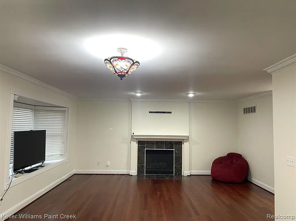 4 bed, 4.0 bath, 2765 sqft, $2,800 — Photo 2
