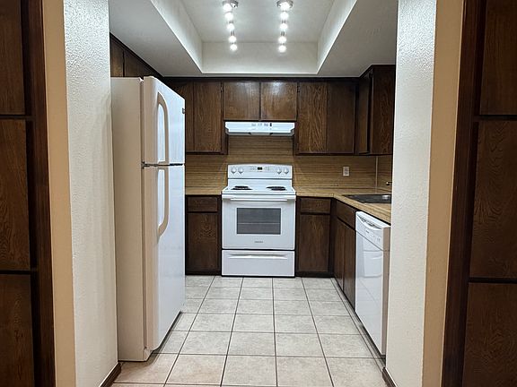 4th image of 5918 Paramount Dr