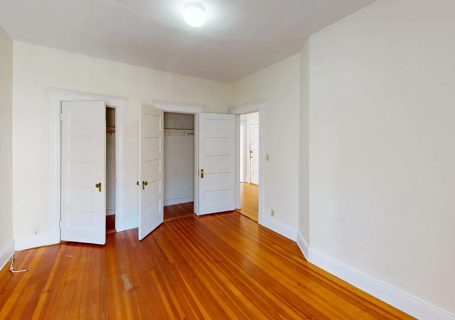 Beautiful spacious unit with great location in Brighton/Brookline border available 9/1/26 — Photo 1