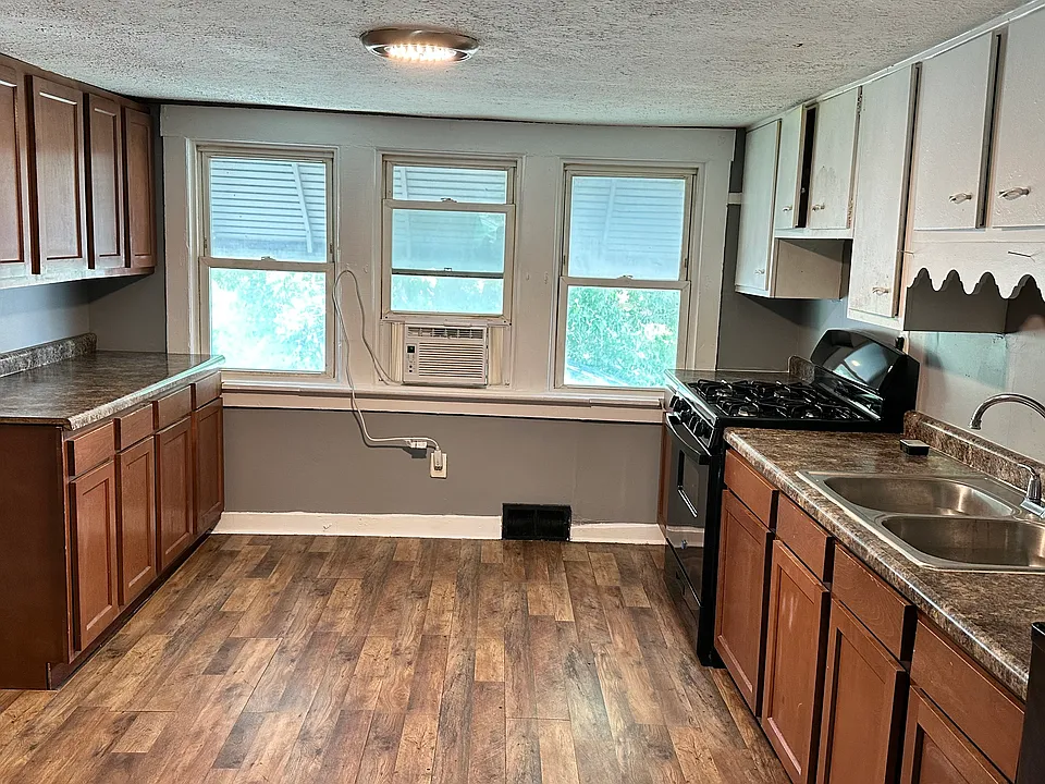 4218 Taylor Blvd #3