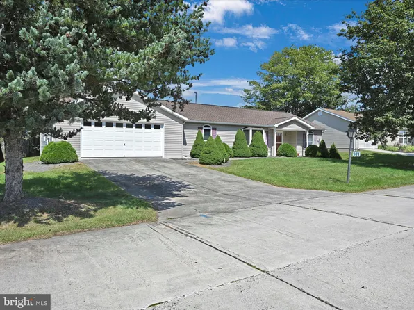 101 Juniper Ct, Pine Grove, PA 17963