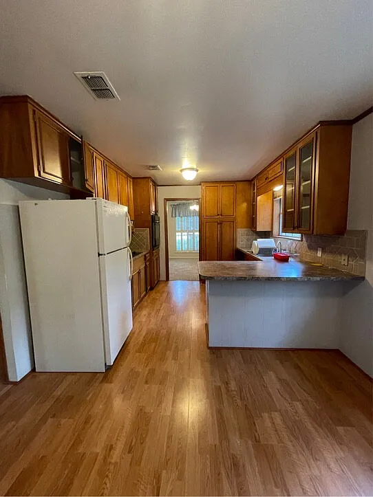 3 bed, 2.0 bath, 1848 sqft, $1,300 — Photo 2