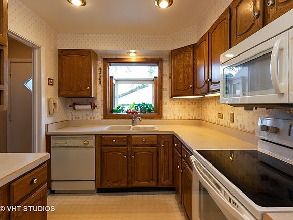 3rd image of 1134 N Dryden Ave