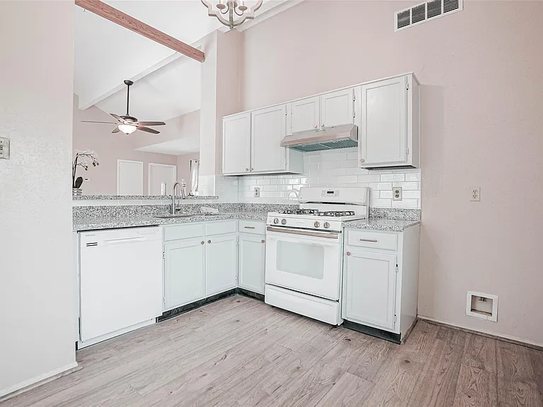 1103 W Brompton Dr — Photo 9
