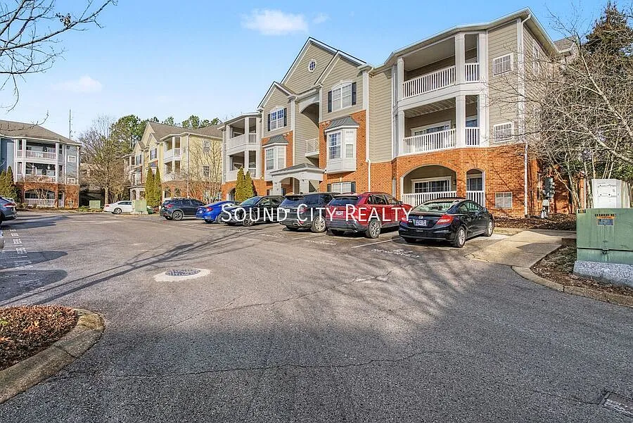 Building Photo - 7230 Althorp Way #W10