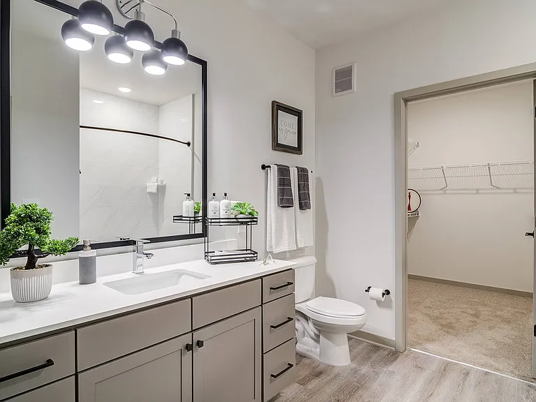 The Tomlin Luxury Apartments — Photo 21