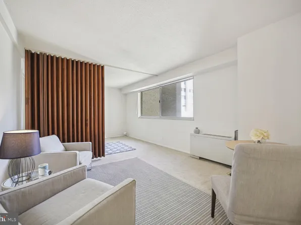 4515 Willard Ave APT 820S, Chevy Chase, MD 20815